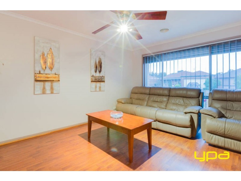 12 Flintoff Avenue, Burnside VIC 3023