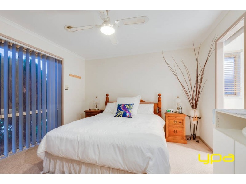 12 Flintoff Avenue, Burnside VIC 3023