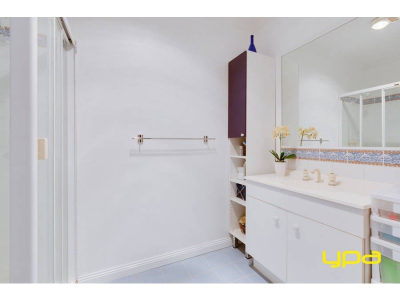 12 Flintoff Avenue, Burnside VIC 3023