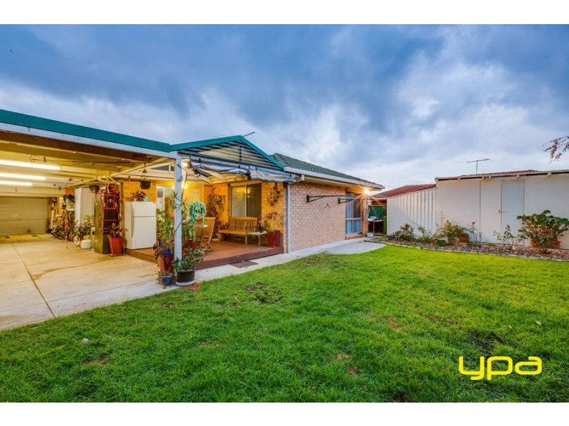 12 Flintoff Avenue, Burnside VIC 3023
