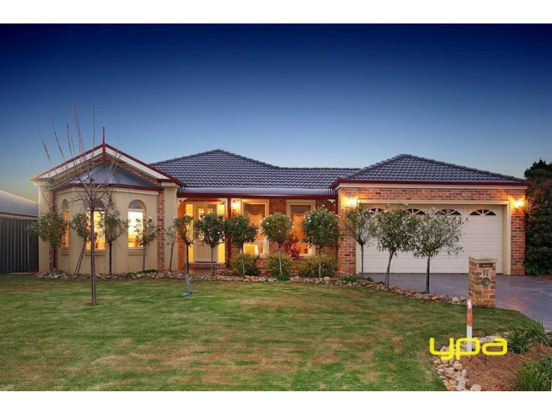 17 Pro Hart Way, Caroline Springs VIC 3023