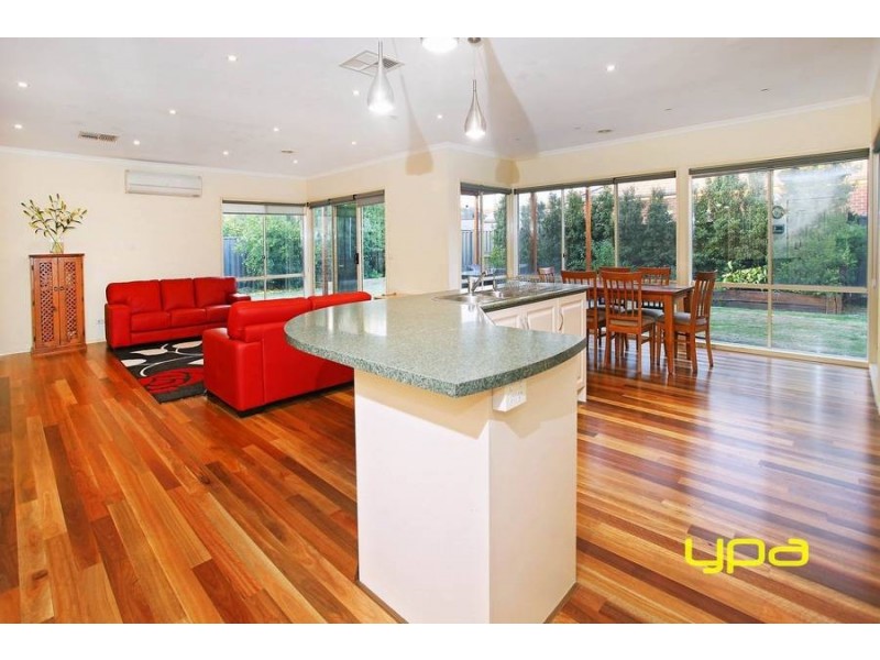 17 Pro Hart Way, Caroline Springs VIC 3023