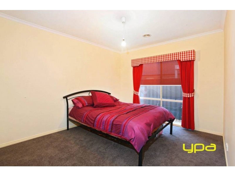 17 Pro Hart Way, Caroline Springs VIC 3023