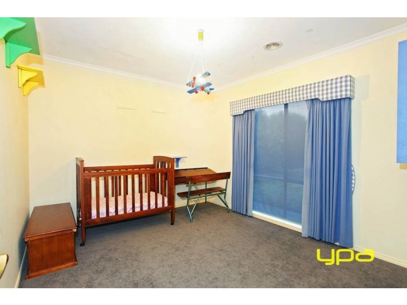 17 Pro Hart Way, Caroline Springs VIC 3023