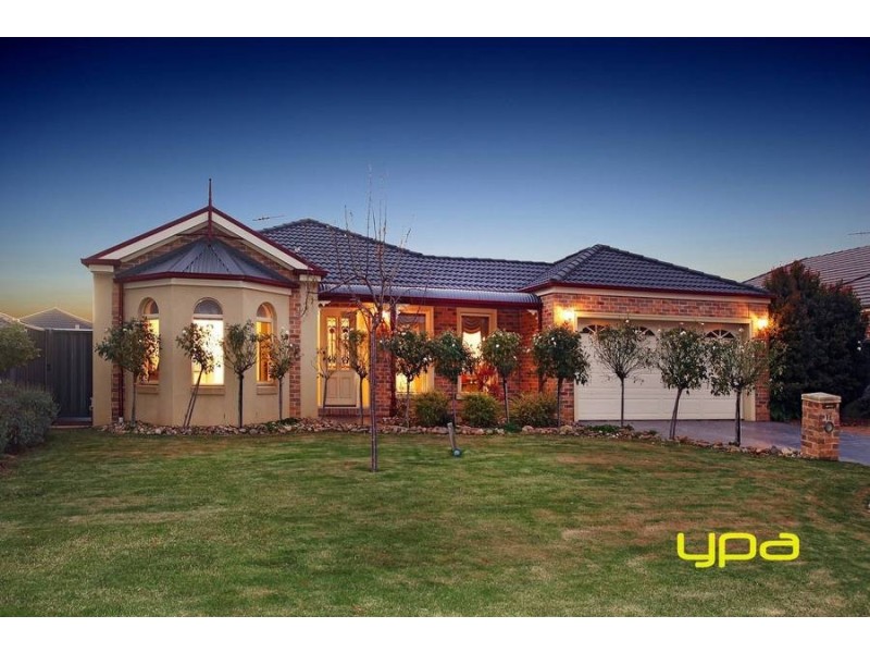 17 Pro Hart Way, Caroline Springs VIC 3023