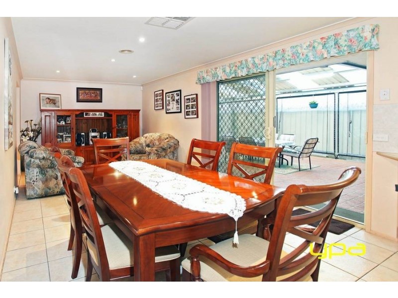 20 Sharrock Close, Caroline Springs VIC 3023