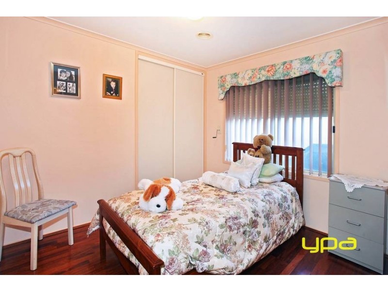 20 Sharrock Close, Caroline Springs VIC 3023