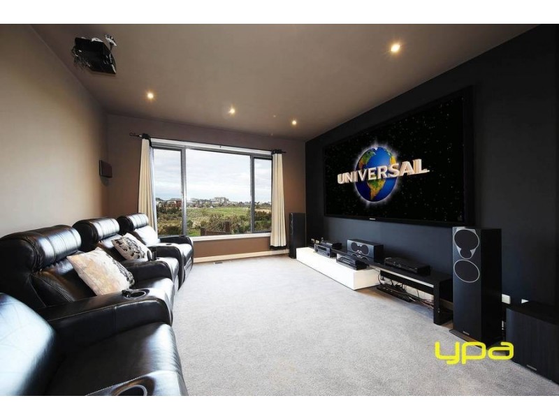 44 Rutherglen Way, Caroline Springs VIC 3023