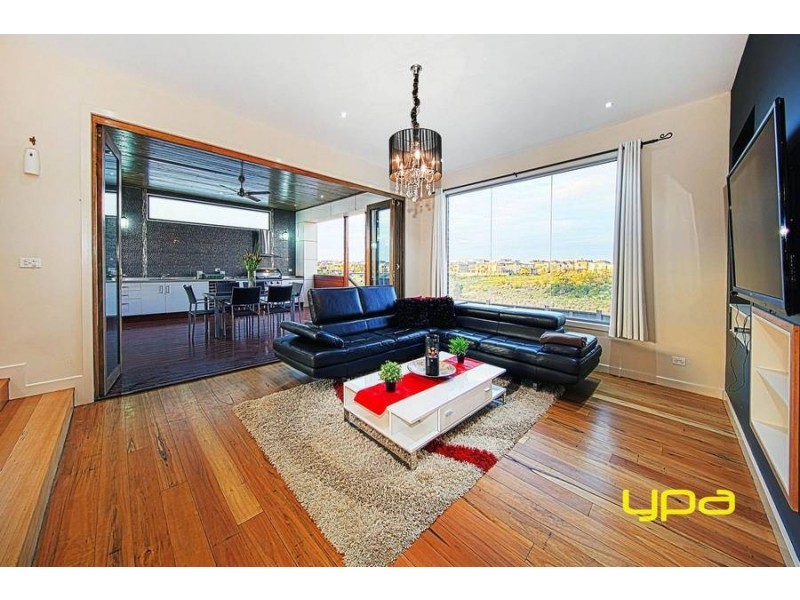 44 Rutherglen Way, Caroline Springs VIC 3023