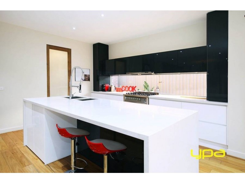 44 Rutherglen Way, Caroline Springs VIC 3023