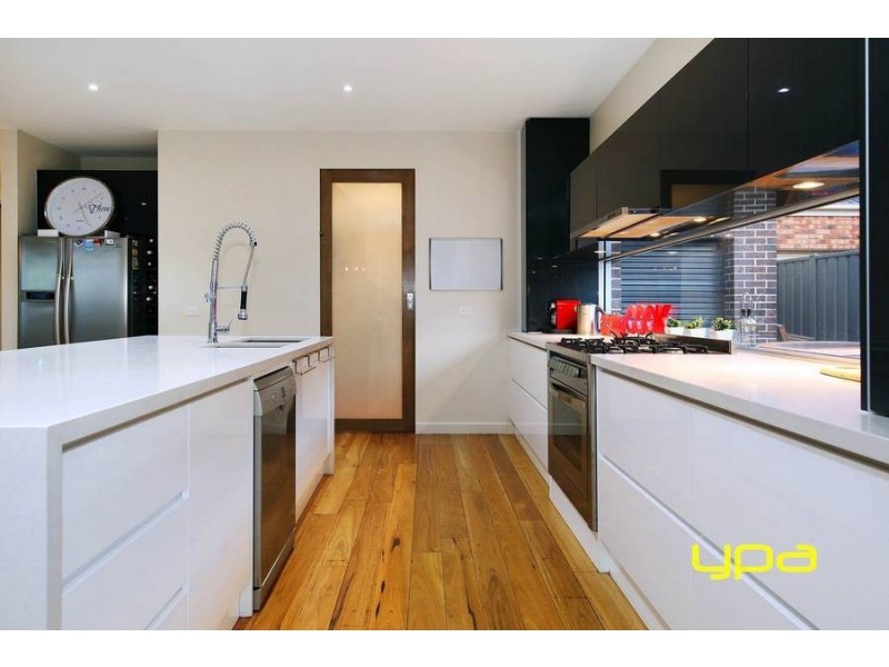 44 Rutherglen Way, Caroline Springs VIC 3023