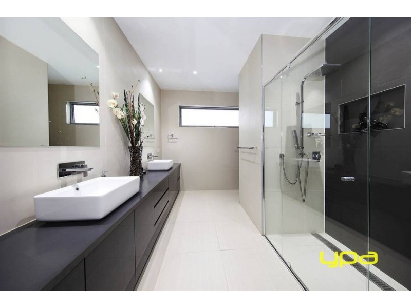 44 Rutherglen Way, Caroline Springs VIC 3023