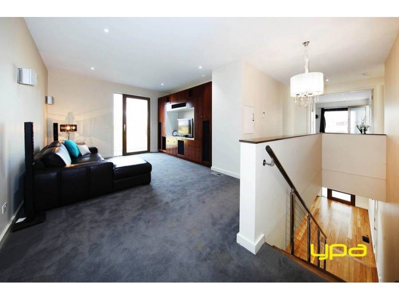 44 Rutherglen Way, Caroline Springs VIC 3023