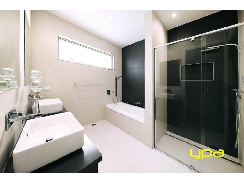 44 Rutherglen Way, Caroline Springs VIC 3023