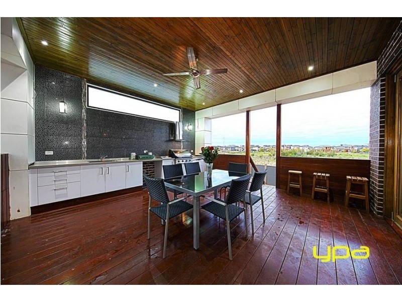 44 Rutherglen Way, Caroline Springs VIC 3023