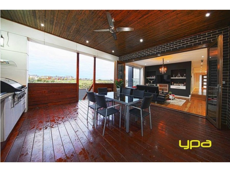 44 Rutherglen Way, Caroline Springs VIC 3023