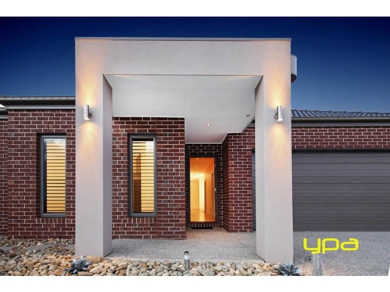 32 Jamieson Link, Caroline Springs VIC 3023