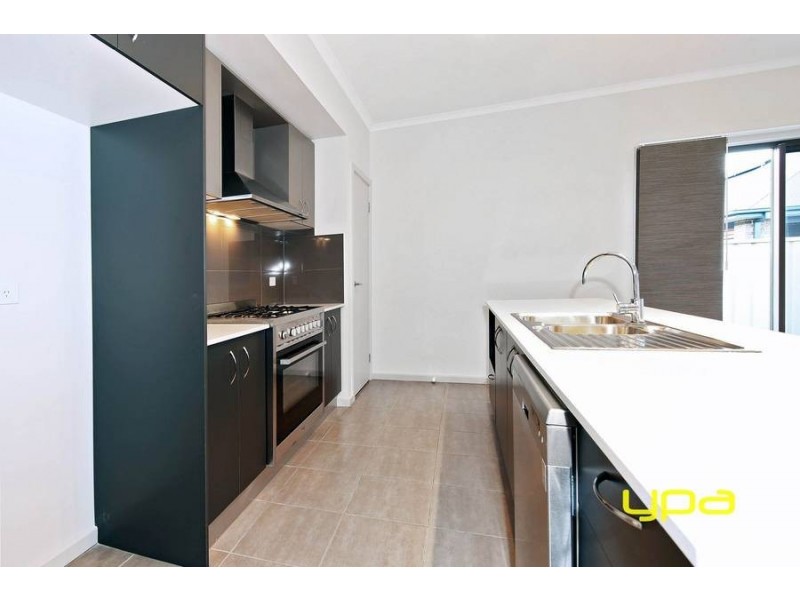 32 Jamieson Link, Caroline Springs VIC 3023