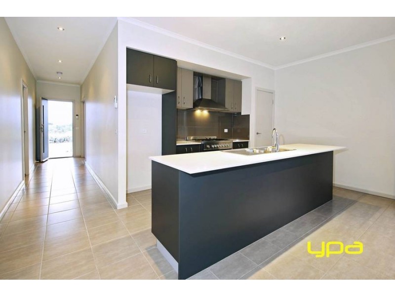 32 Jamieson Link, Caroline Springs VIC 3023