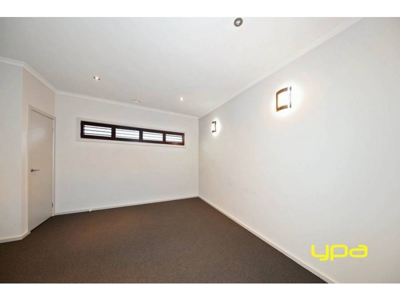 32 Jamieson Link, Caroline Springs VIC 3023