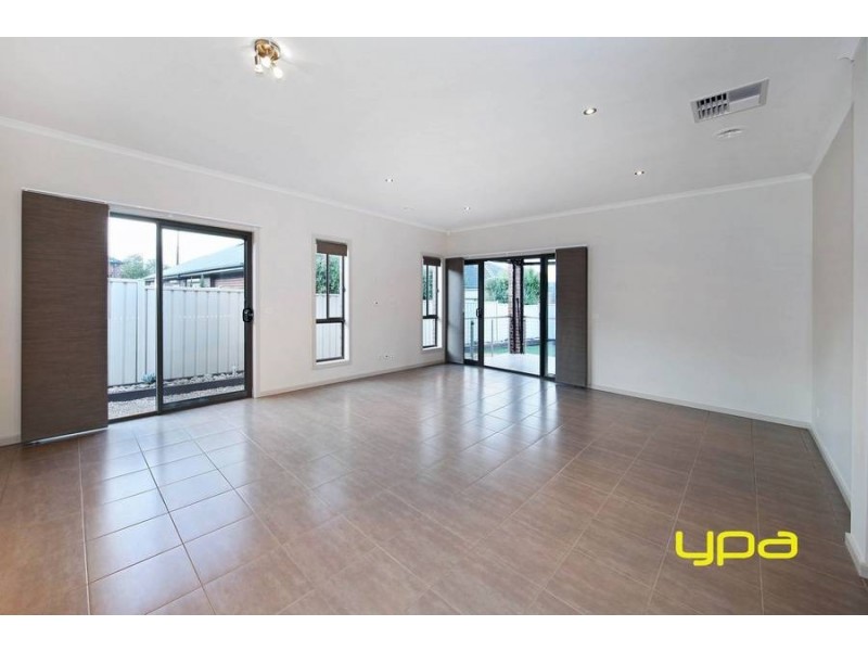 32 Jamieson Link, Caroline Springs VIC 3023