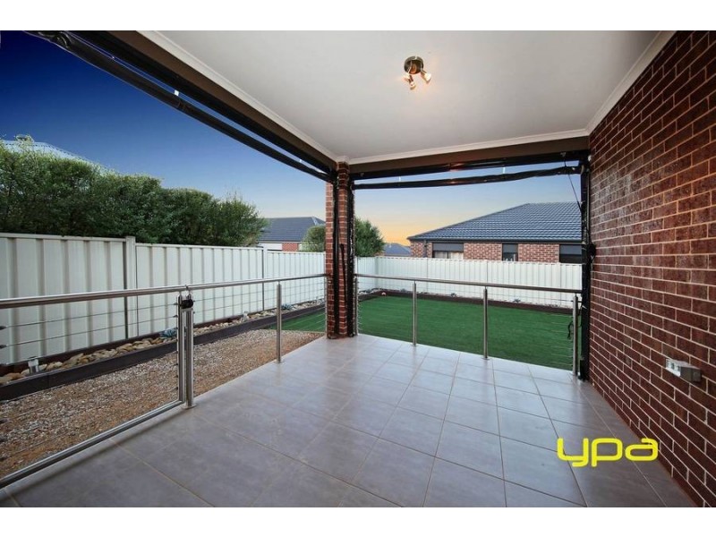 32 Jamieson Link, Caroline Springs VIC 3023