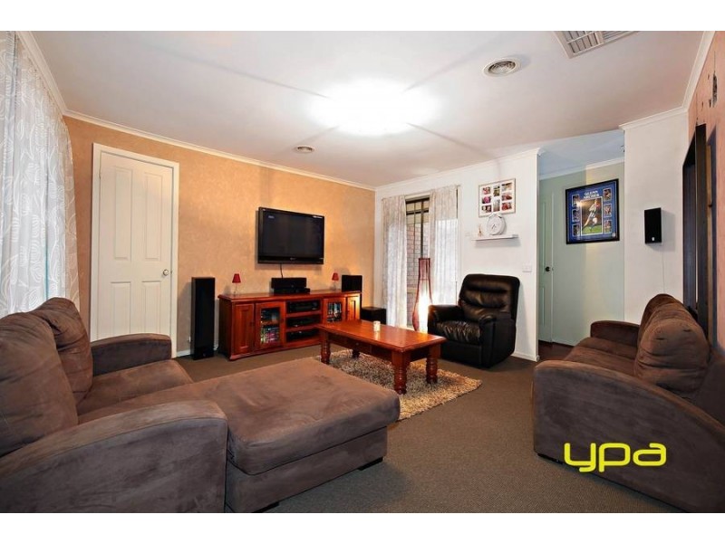 12 Herrington Turn, Caroline Springs VIC 3023