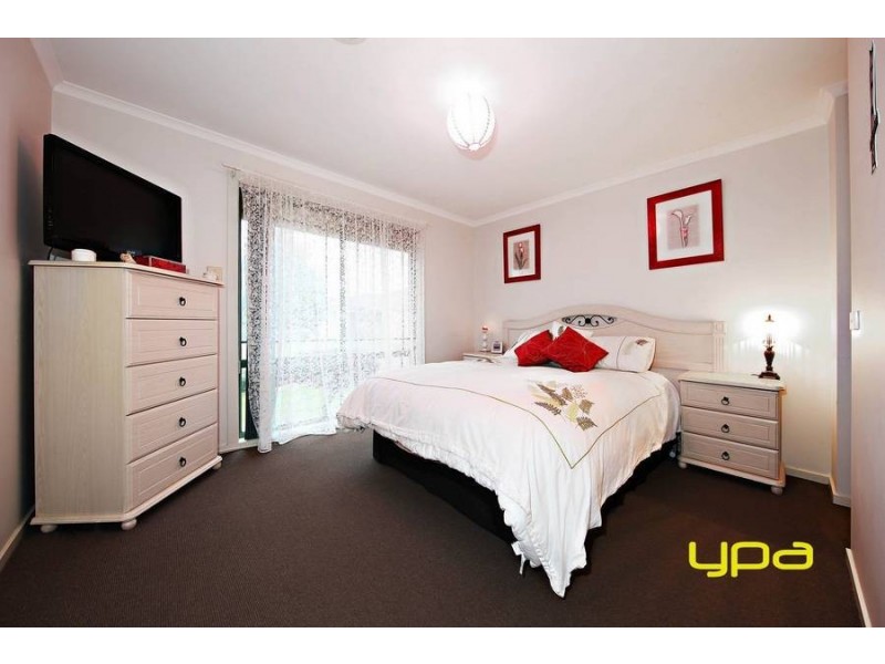 12 Herrington Turn, Caroline Springs VIC 3023