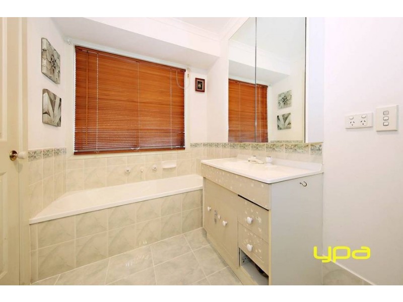 12 Herrington Turn, Caroline Springs VIC 3023