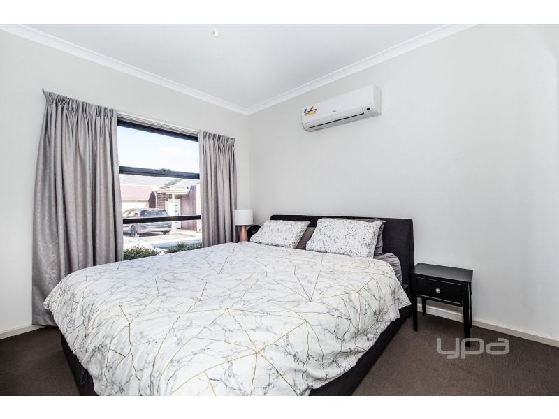 11/40 McCubbin Way, Caroline Springs VIC 3023