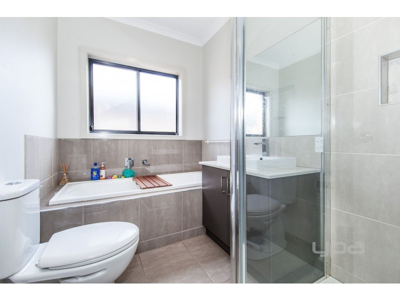 11/40 McCubbin Way, Caroline Springs VIC 3023