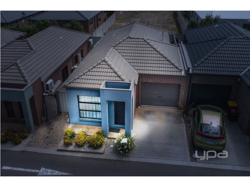 11/40 McCubbin Way, Caroline Springs VIC 3023