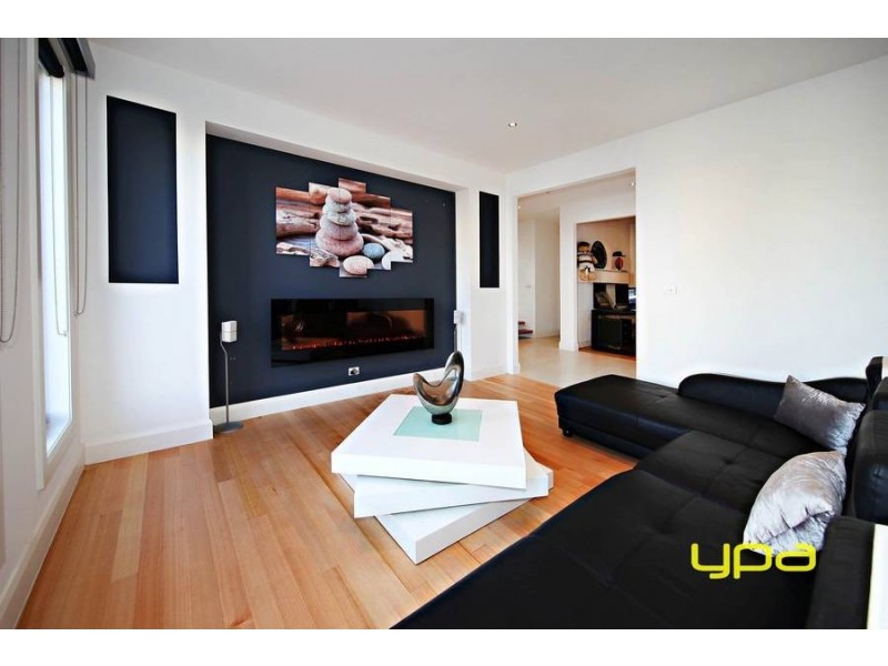 6 Brook Street, Caroline Springs VIC 3023