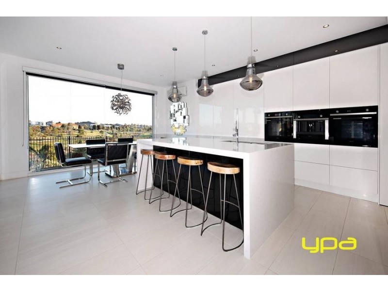6 Brook Street, Caroline Springs VIC 3023