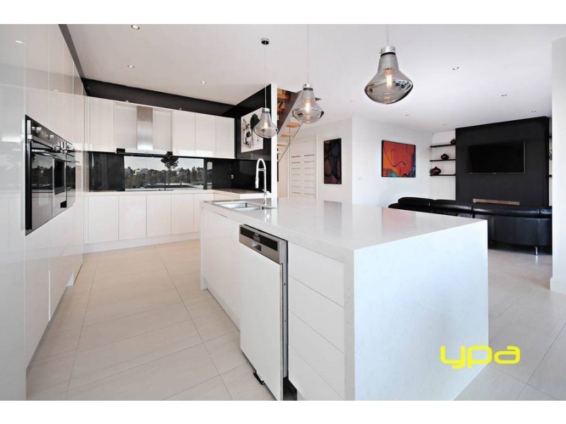 6 Brook Street, Caroline Springs VIC 3023