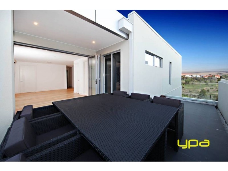 6 Brook Street, Caroline Springs VIC 3023