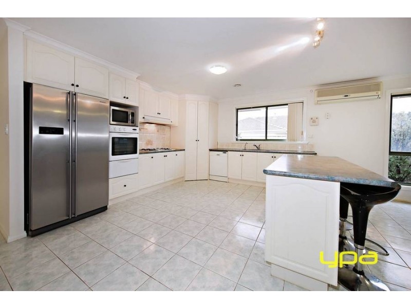 44 Northampton Crescent, Caroline Springs VIC 3023