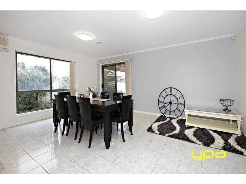 44 Northampton Crescent, Caroline Springs VIC 3023