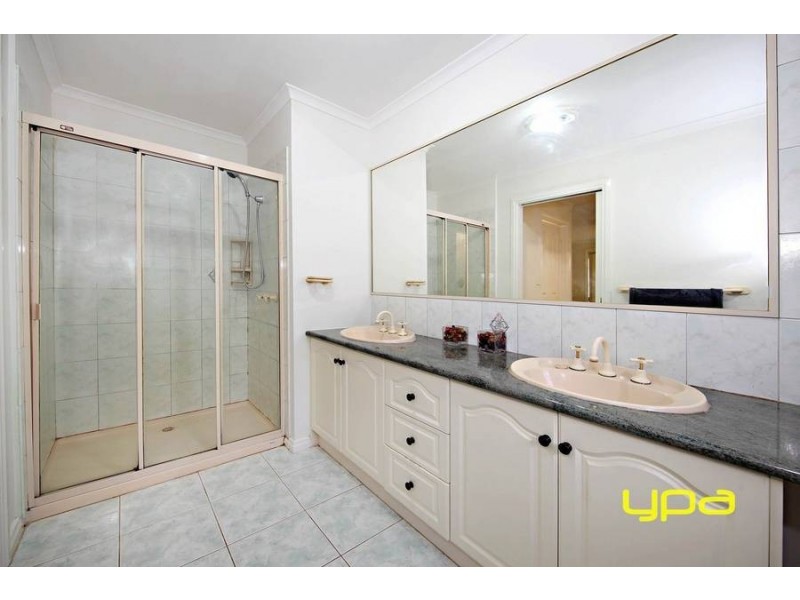 44 Northampton Crescent, Caroline Springs VIC 3023