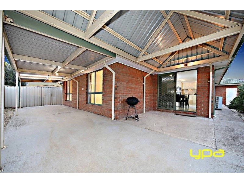 44 Northampton Crescent, Caroline Springs VIC 3023