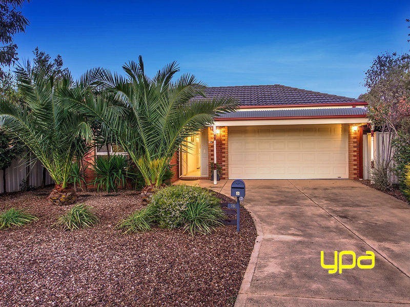 19 Simpson Place, Caroline Springs VIC 3023