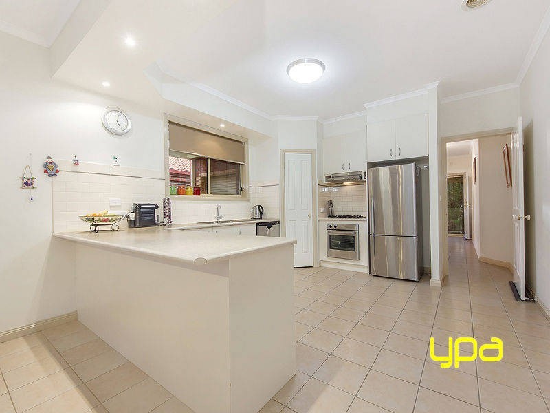 19 Simpson Place, Caroline Springs VIC 3023