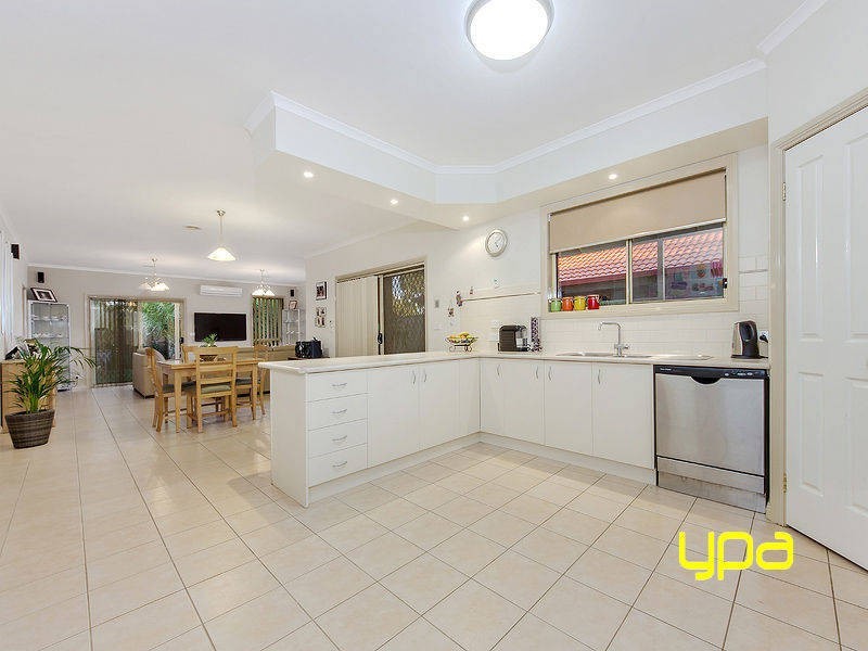19 Simpson Place, Caroline Springs VIC 3023
