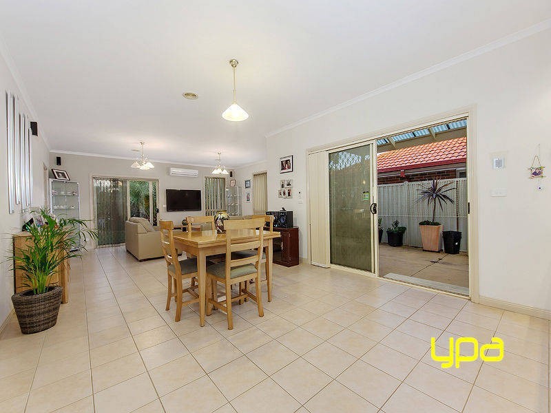 19 Simpson Place, Caroline Springs VIC 3023
