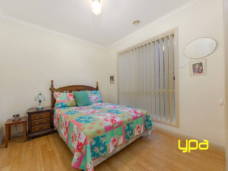 19 Simpson Place, Caroline Springs VIC 3023