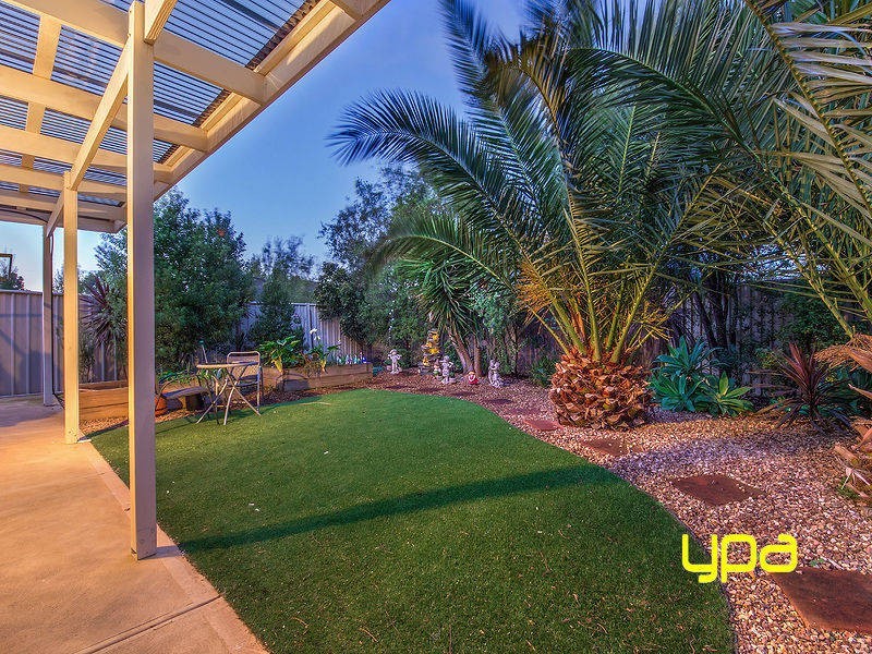 19 Simpson Place, Caroline Springs VIC 3023