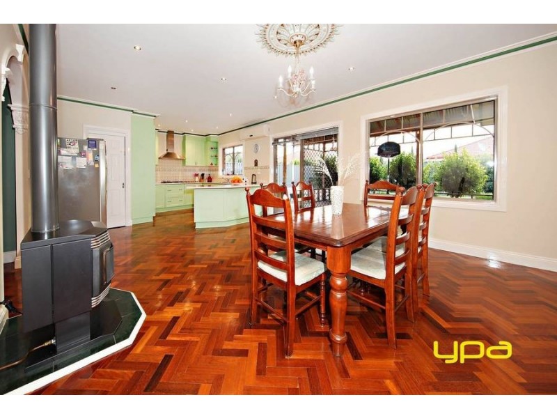 6 Coogee Place, Burnside VIC 3023