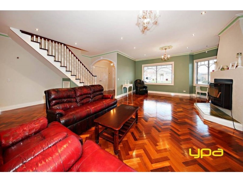 6 Coogee Place, Burnside VIC 3023