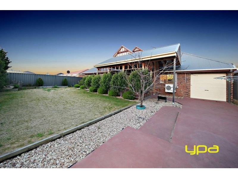 6 Coogee Place, Burnside VIC 3023