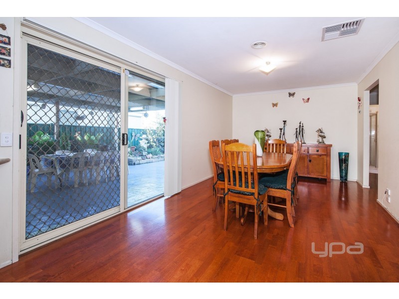 8 Niewand Avenue, Burnside VIC 3023